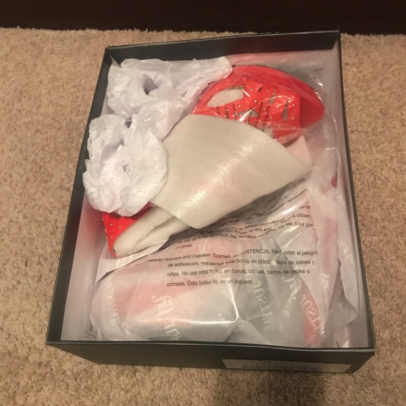 Red peep toe pumps - Picture 5 of 7